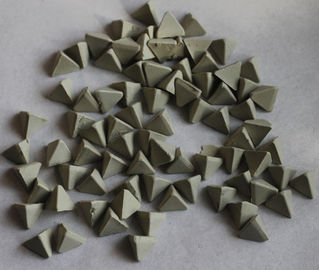 Os bons meios de lustro cerâmicos deburring do desempenho do triângulo dão forma